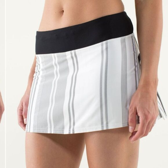 Lululemon Run: Pace Setter Skirt. Black,Grey, White. Size 8 Excellent Condition! - Picture 3 of 7